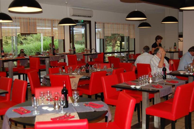 Logis Hotel Lons-Le-Saunier - Restaurant Le Grill Lons-le-Saunier Exterior foto